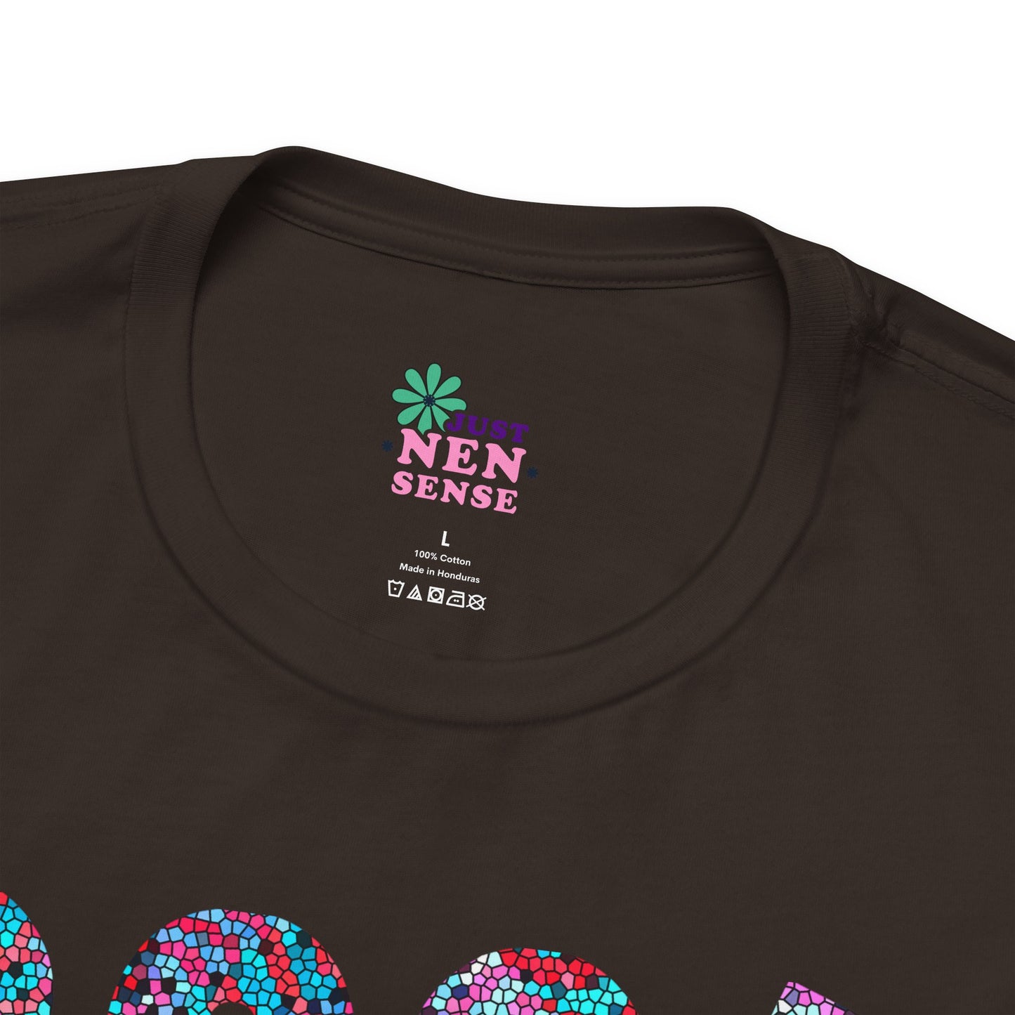 2026 Grad Mama T-Shirt — Bold Retro Graduation Tee for Proud Moms