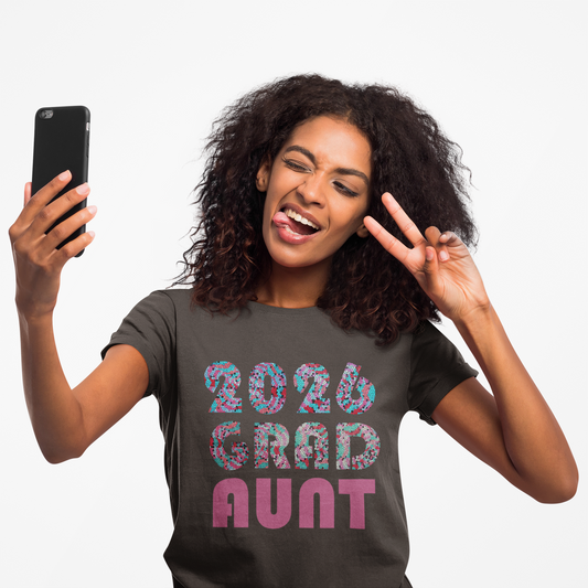 2026 Grad Aunt T-Shirt — Bold Retro Graduation Tee for Proud Aunts
